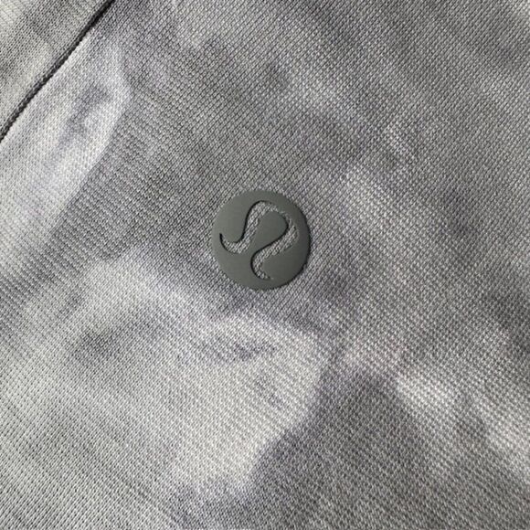 Lululemon Cloud Gray Graphic Athleisure Snap Button Polo in Size Small - Picture 5 of 6